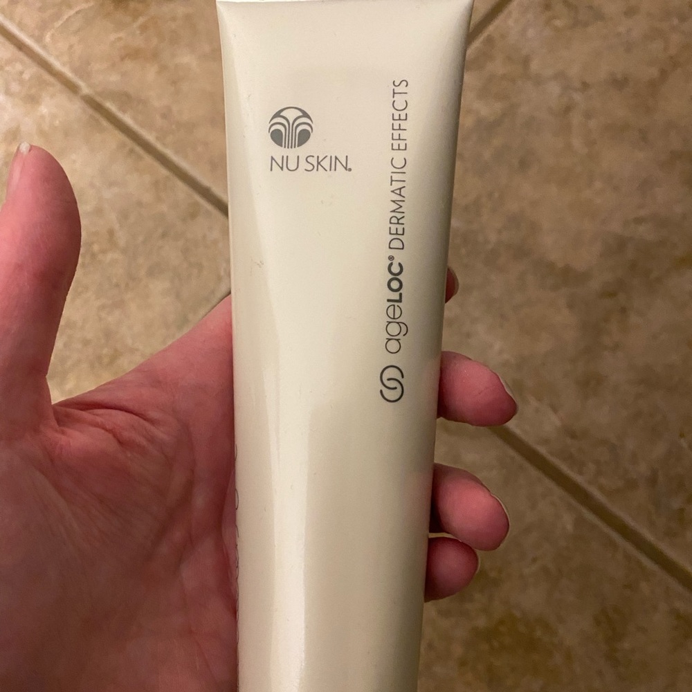 Nu skin dramatic effect